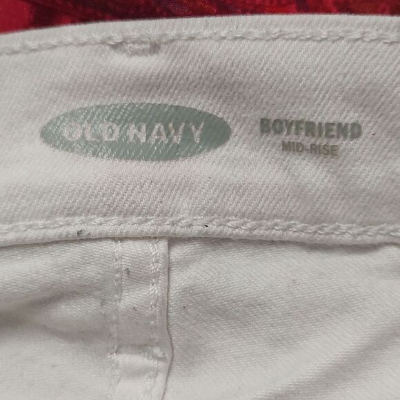 Old Navy Boyfriend Mid Rise white distressed rough hem jean shorts Sz 6 - Picture 4 of 5